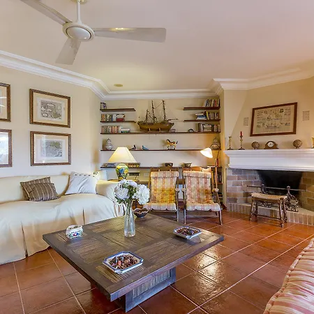 Semesterbostad Town House Bellavista *